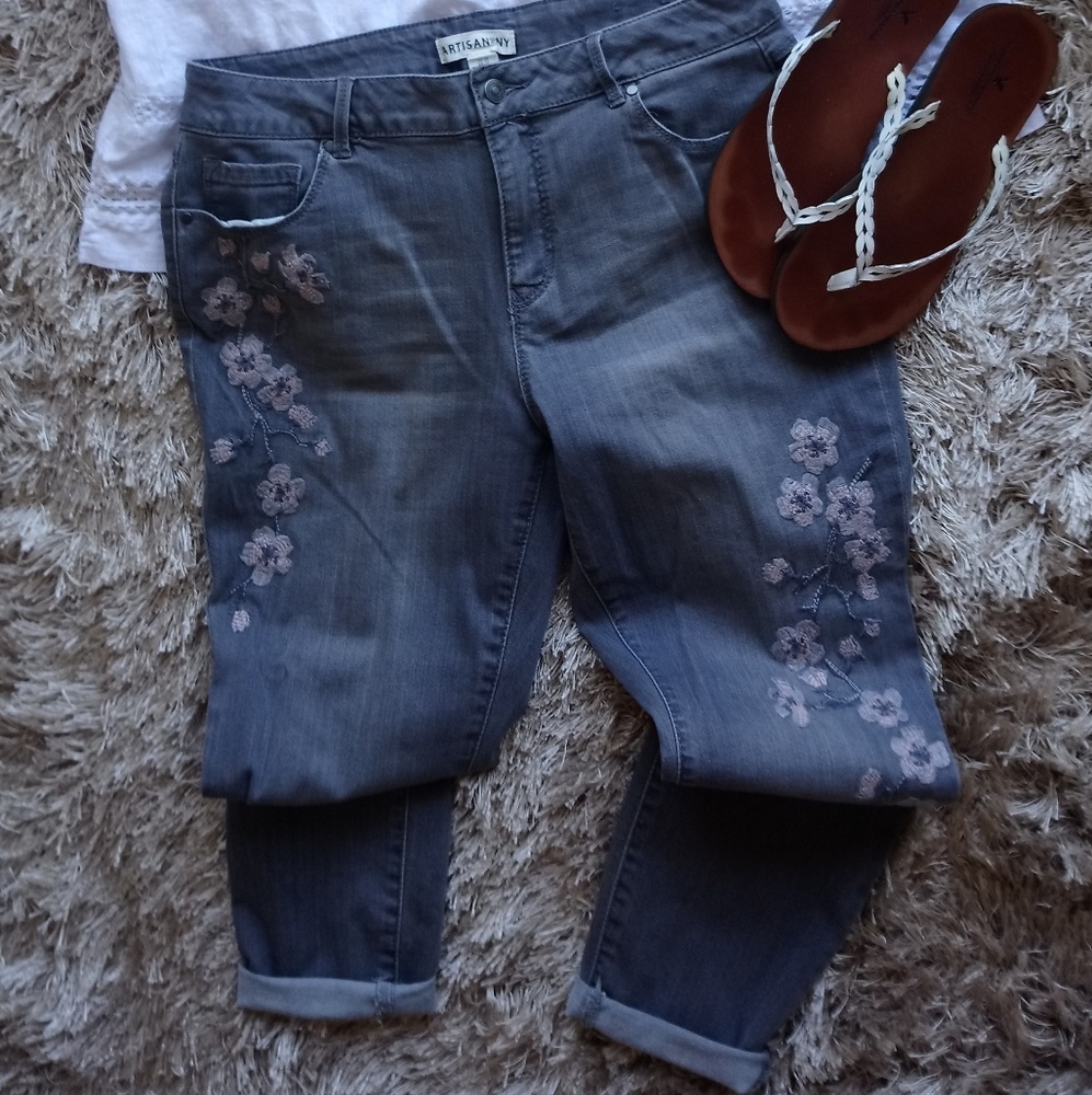 NWOT Artisan NY Embroidered Gray Jeans